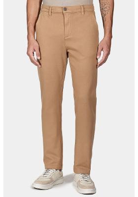 Calça Chino Color Regular Comfort Caramelo