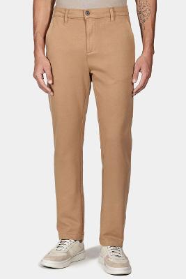 Calça Chino Color Regular Comfort Caramelo