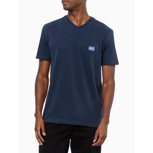 Camiseta Masculina Gola v Básica Logo No Peito Calvin Klein Jeans - Azul Marinho