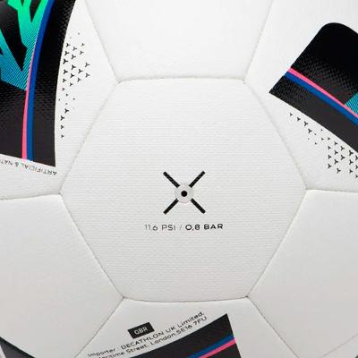 Bola de Futebol Híbrida Fifa Basic Tamanho 5