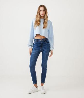 Calça Skinny Jeans com Cintura Alta e Puídos nos Bolsos