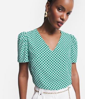 Blusa Manga Curta em Crepe com Estampa Floral Grid