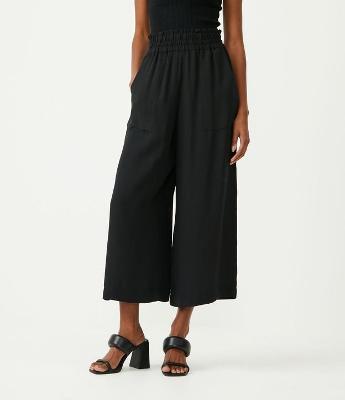 Calça Pantacourt com Elástico no Cós e Bolsos Quadrados