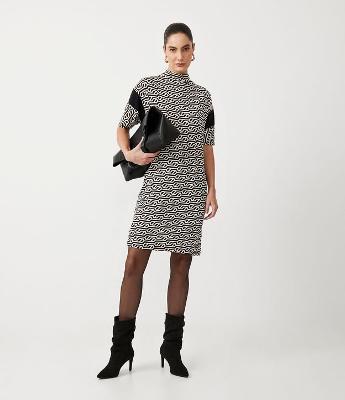 Vestido Midi em Molecotton com Estampa Geométrica e Recortes na Cava
