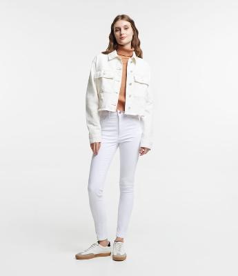 Calça Skinny em Sarja com Cintura Média e Bolsos