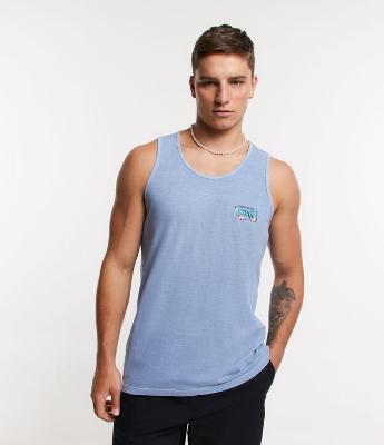 Regata Regular Estonada em Meia Malha com Lettering Gradiente