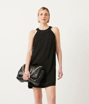 Vestido Curto com Gola Halter e Pesponto no Decote