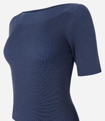 Blusa Básica em Tricô com Gola Canoa
