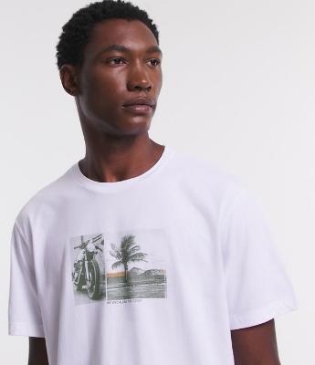 Camiseta Comfort em Meia Malha com Estampa Moto e Paisagem