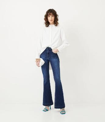 Calça Flare Jeans com Bolsos