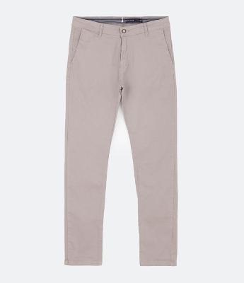 Calça Slim Básica em Sarja com Elastano