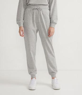 Calça Jogger em Moletom com Cós Elástico e Amarração