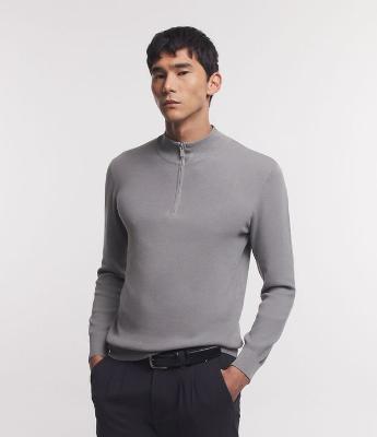 Suéter Comfort em Viscose Texturizada com Gola Alta e Zíper