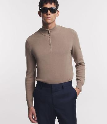 Suéter Comfort em Viscose Texturizada com Gola Alta e Zíper