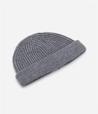 Gorro em Tricô com Dobra na Barra e Texturas