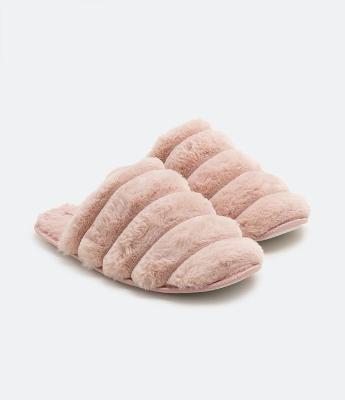 Pantufa Fechada com Gomos e Textura Peluciada