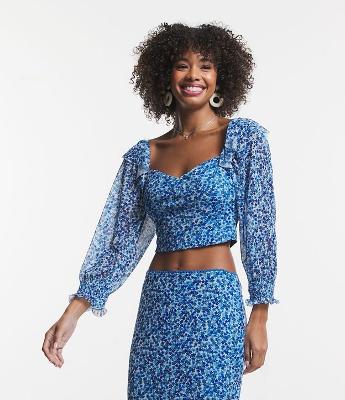 Blusa Manga 3/4 em Tule com Babadinho e Estampa Floral Liberty e Decote Coração