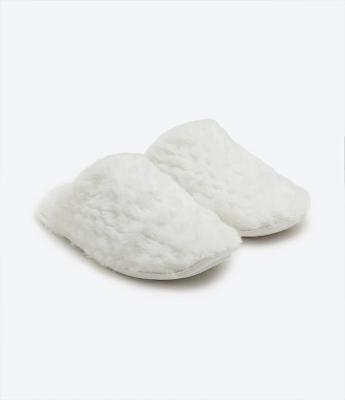 Pantufa Fechada com Pelinhos em Escamas