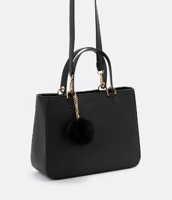 Bolsa Transversal Satchel com Alça de Mão com Pompom