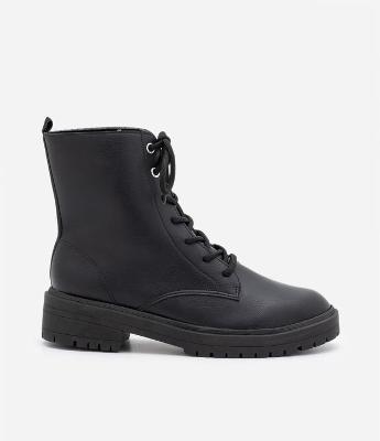 Bota Coturno com Atacador e Sola Tratorada