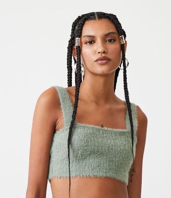 Blusa Cropped Sem Manga em Tricô Canelado e com Pelinhos