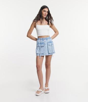 Saia Jeans com Bolso Cargo e Meia Argola no Puxador