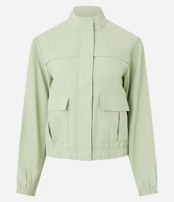 Jaqueta Bomber em Viscose com Bolsos Lapela e Pespontos Contrastantes