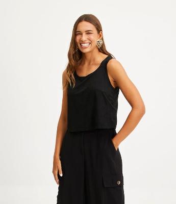 Blusa Regata com Decote Redondo e Alça Larga