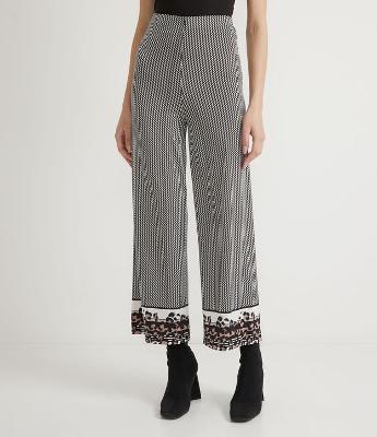 Calça Pantacourt Jersey com Mix de Estampas