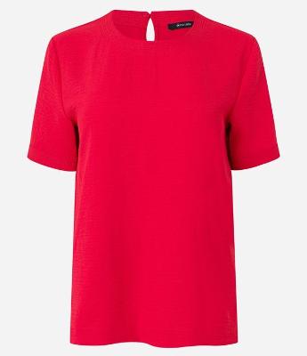 Blusa com Abertura nas Costas e Detalhes Pespontados