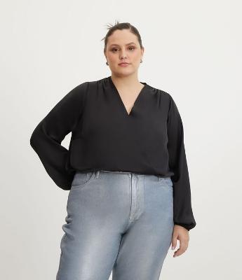Blusa Acetinada com Transpasse Frontal Curve & Plus Size