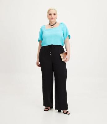 Calça Pantalona em Crepe com Amarração Curve & Plus Size