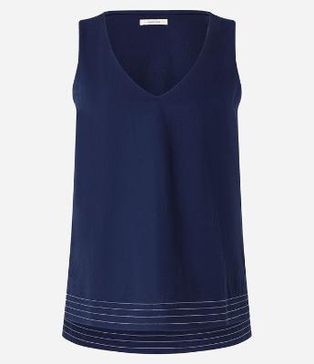 Blusa em Piquet com Decote V e Pespontos na Barra