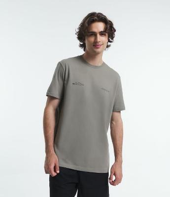 Camiseta Comfort em Meia Malha com Lettering no Peito