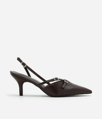 Sapato Scarpin Slingback com Fivelas e Bico Fino