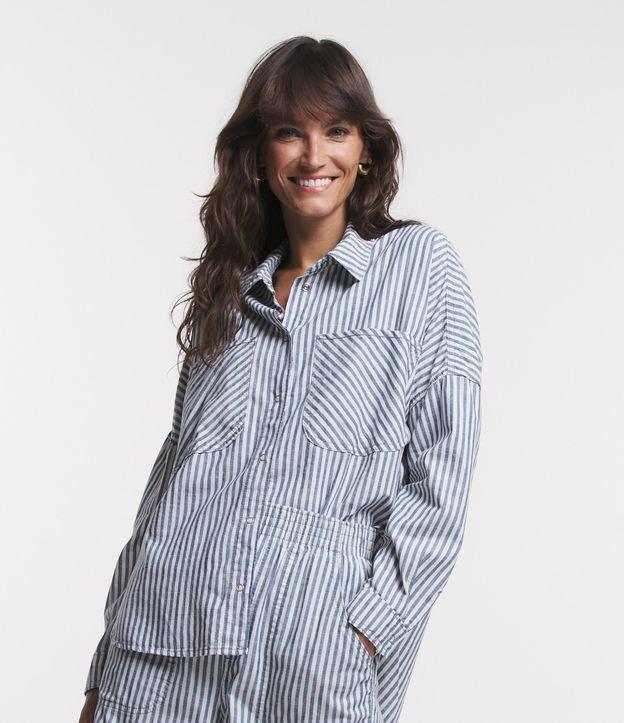 Camisa Jeans com Bolsos e Estampa de Listras - 4