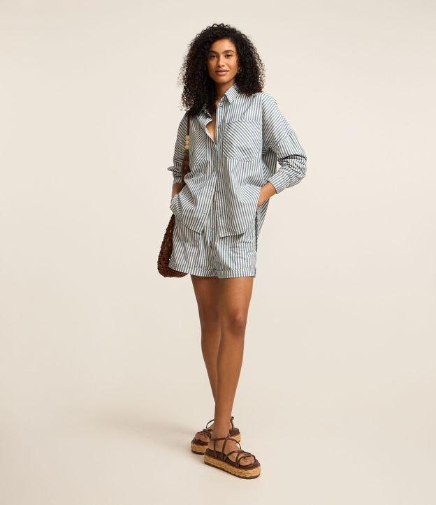 Camisa Jeans com Bolsos e Estampa de Listras - 1