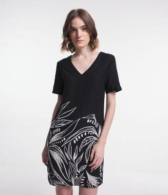 Vestido T-Shirt em Viscolinho com Folhagens Estampadas