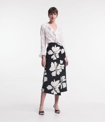 Saia Longa em Viscose com Transpasse e Flores Estampadas