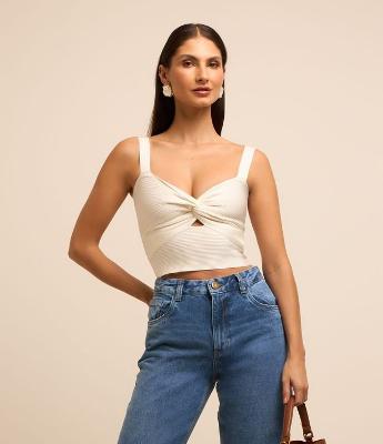 Blusa Cropped em Tricô com Decote Coração e Busto Torcido