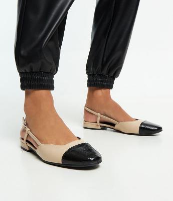 Sapatilha Slingback com Biqueira e Laterais Abertas