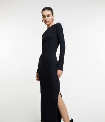 Vestido Longo em Ribana com Decote nas Costas e Fenda