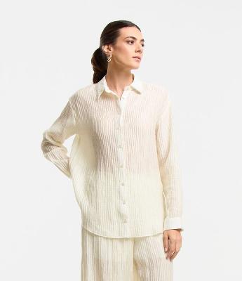 Camisa Alfaiatada com Textura Plissada e Abotoamento