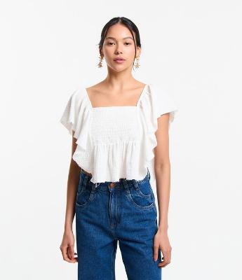 Blusa Bata Curta Texturizada com Lastex e Babados