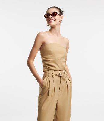 Blusa Cropped em Alfaiataria Tomara que Caia com Lastex