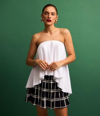 Blusa Tomara que Caia em Tricoline com Prega Frontal e Modelagem Ampla
