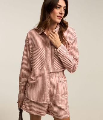Camisa em Tricoline Listrado com Bolsos