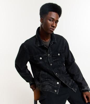 Jaqueta Regular em Jeans Estonada com Botões e Bolsos no Peito