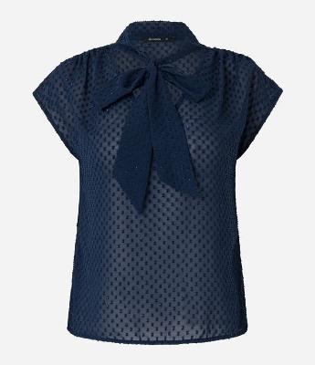 Blusa em Crepe com Laço de Chiffon na Gola e Texturas