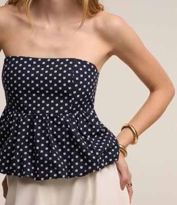Blusa Tomara que Caia em Tricoline com Lastex e Babado Balonê